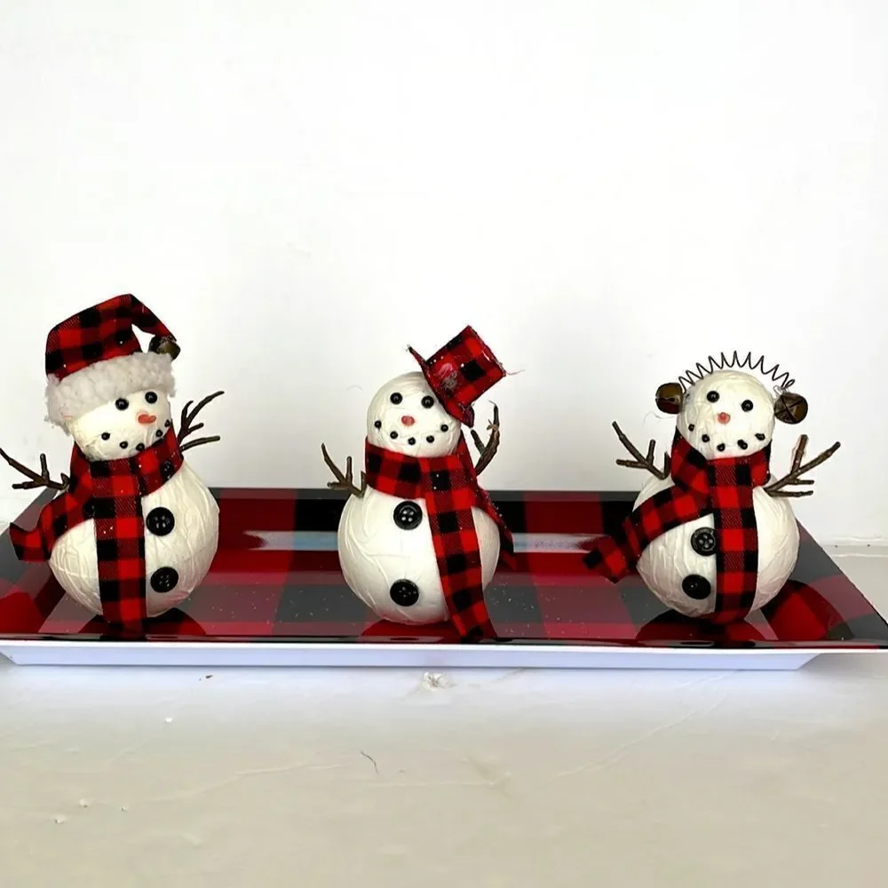 406‎ - 3 CAROLING SNOWMEN IN THE SNOW
